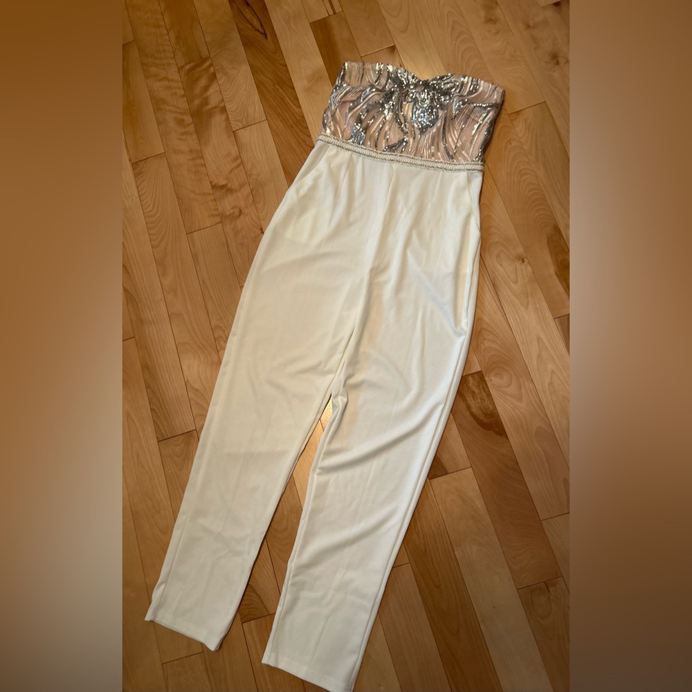 Elegant jumpsuit with pockets!